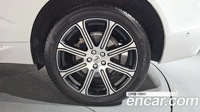 Volvo XC60 2019 — Photo 7/20