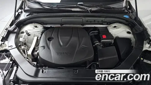 Volvo XC60 2019 — Photo 10/20