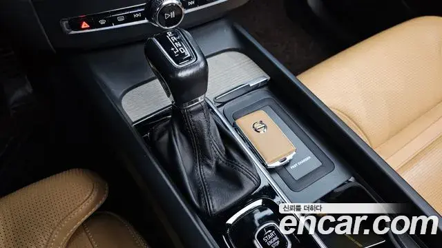 Volvo XC60 2019 — Photo 6/20