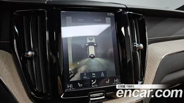 Volvo XC60 2019 — Photo 11/20