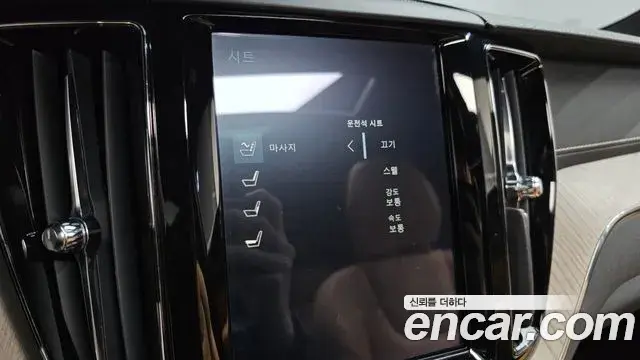 Volvo XC60 2019 — Photo 14/20