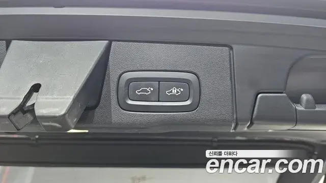Volvo XC60 2019 — Photo 12/20