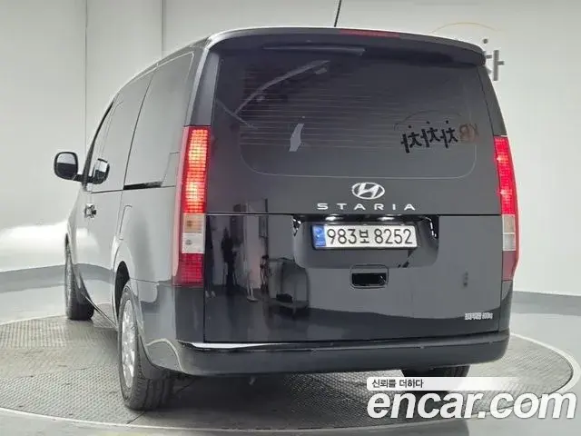 Hyundai Staria 2021 — Photo 2/19