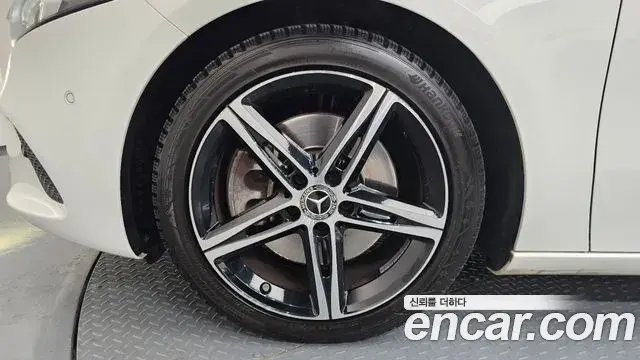 Mercedes-Benz A-Class 2020 — Şəkil 19/20