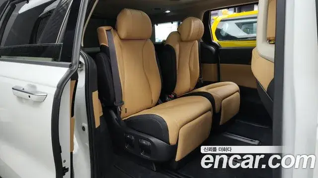 Kia Carnival 2023 — Photo 12/20