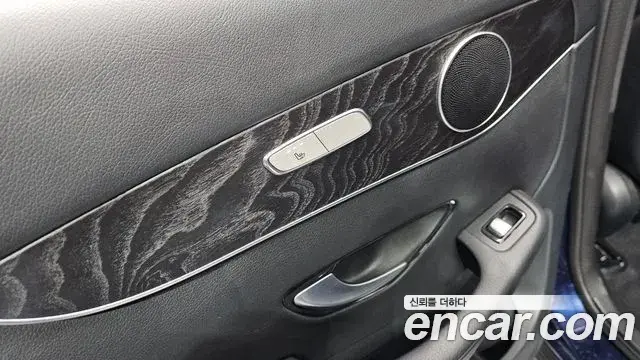Mercedes-Benz GLC-Class 2019 — Şəkil 18/20