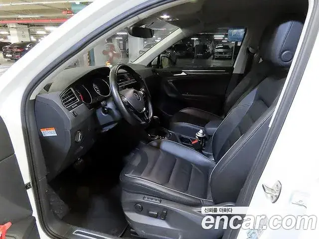 Volkswagen Tiguan 2020 — Photo 8/20