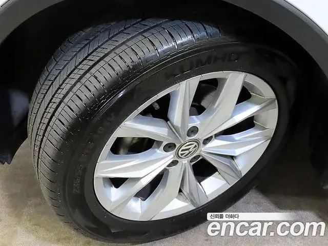 Volkswagen Tiguan 2020 — Photo 10/20