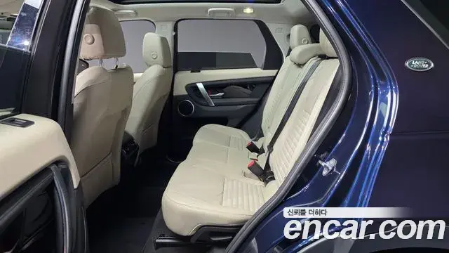 Land Rover Discovery Sport 2022 — Фото 12/20