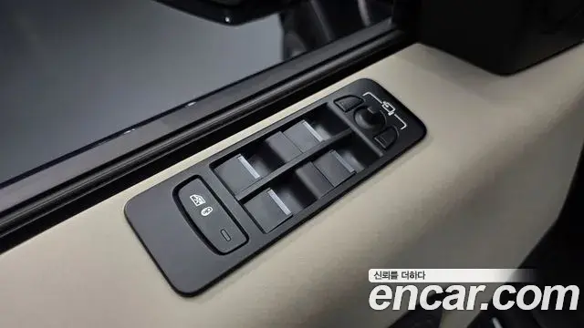 Land Rover Discovery Sport 2022 — Фото 19/20