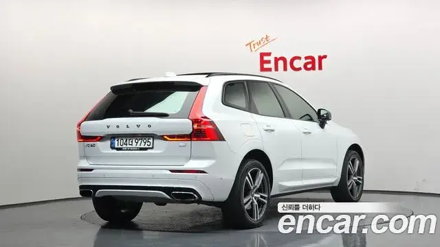 Volvo XC60 2020 — Фото 2/20