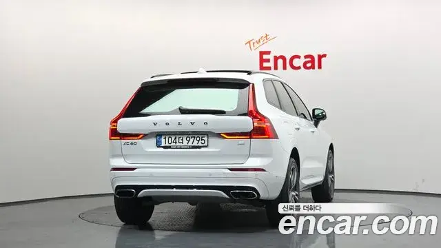 Volvo XC60 2020 — Фото 4/20
