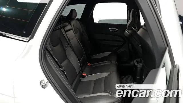 Volvo XC60 2020 — Фото 12/20