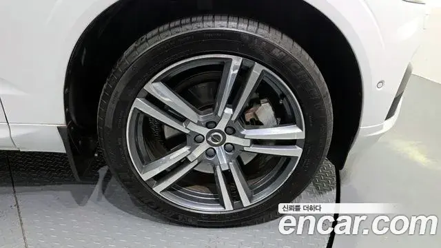 Volvo XC60 2020 — Şəkil 5/20