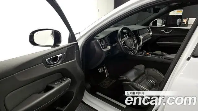 Volvo XC60 2020 — Şəkil 13/20