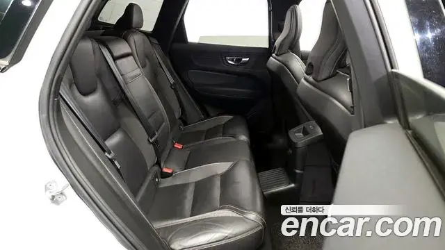 Volvo XC60 2020 — Şəkil 14/20