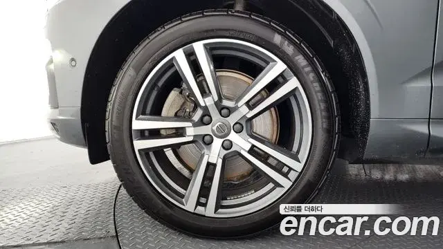 Volvo XC60 2020 — Photo 11/20