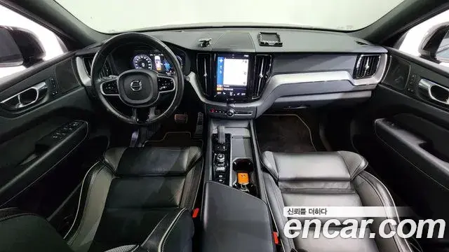Volvo XC60 2020 — Photo 13/20