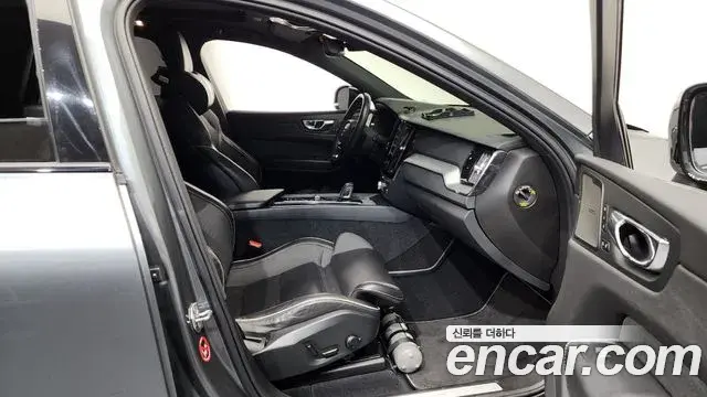 Volvo XC60 2020 — Photo 5/20