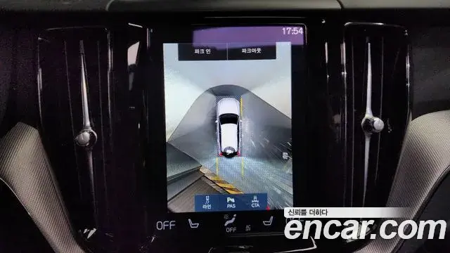 Volvo XC60 2020 — Photo 14/20