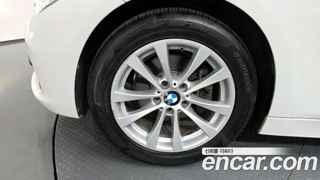 BMW 3 Series 2018 — ფოტო 25/30