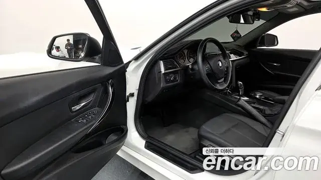 BMW 3 Series 2018 — ფოტო 10/30