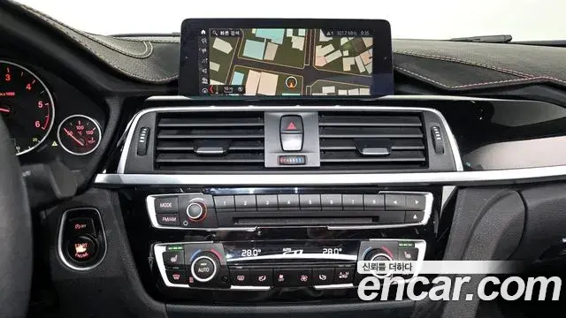 BMW 3 Series 2018 — ფოტო 4/30