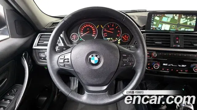 BMW 3 Series 2018 — ფოტო 11/30