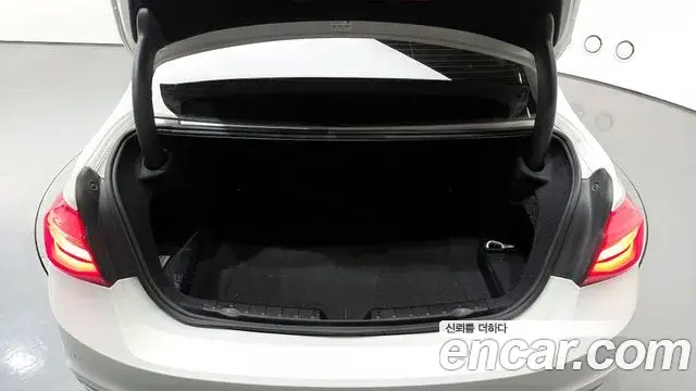 BMW 3 Series 2018 — ფოტო 5/30