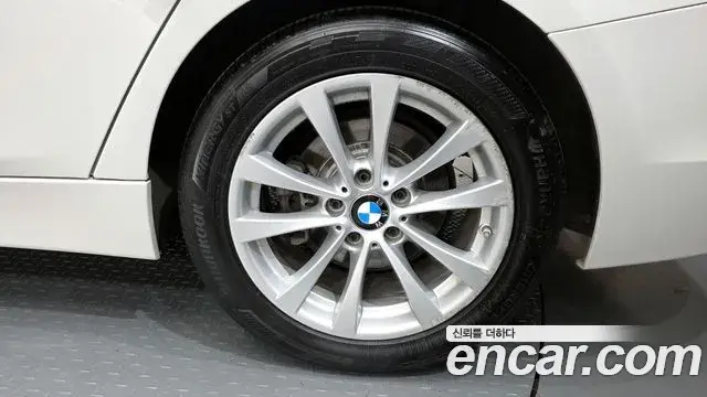 BMW 3 Series 2018 — ფოტო 30/30