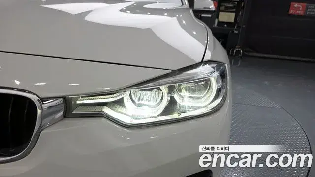 BMW 3 Series 2018 — ფოტო 2/30