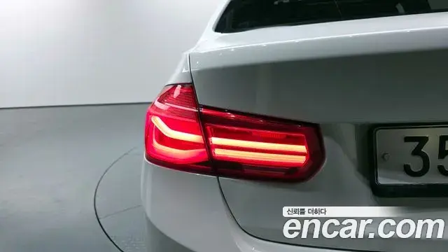 BMW 3 Series 2018 — ფოტო 16/30