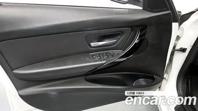 BMW 3 Series 2018 — ფოტო 3/30