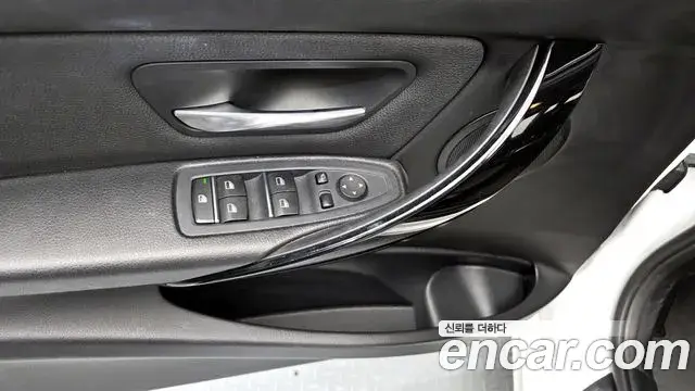 BMW 3 Series 2018 — ფოტო 8/30