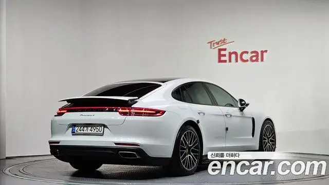 Porsche Panamera 2018 — Şəkil 16/35