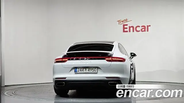 Porsche Panamera 2018 — Şəkil 8/35