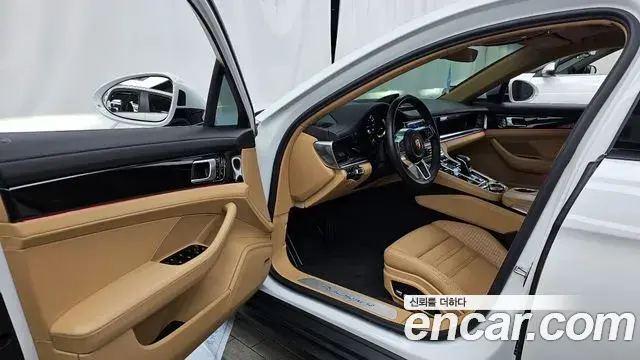 Porsche Panamera 2018 — Şəkil 32/35