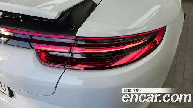 Porsche Panamera 2018 — Şəkil 23/35