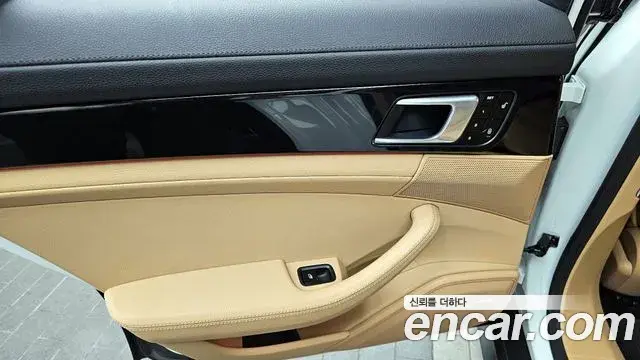 Porsche Panamera 2018 — Şəkil 12/35