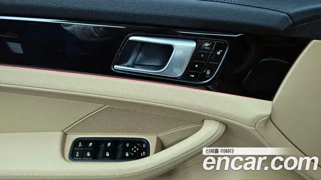 Porsche Panamera 2018 — Şəkil 33/35