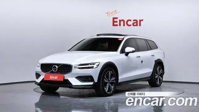 Volvo V60 Cross Country 2021 — Фото 1/20