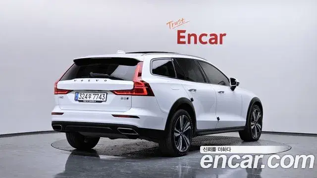 Volvo V60 Cross Country 2021 — Фото 2/20