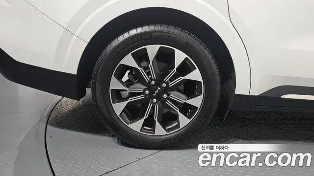 Kia Carnival 2022 — Фото 5/20