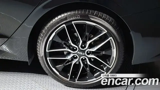 Kia K5 2023 — Şəkil 10/31