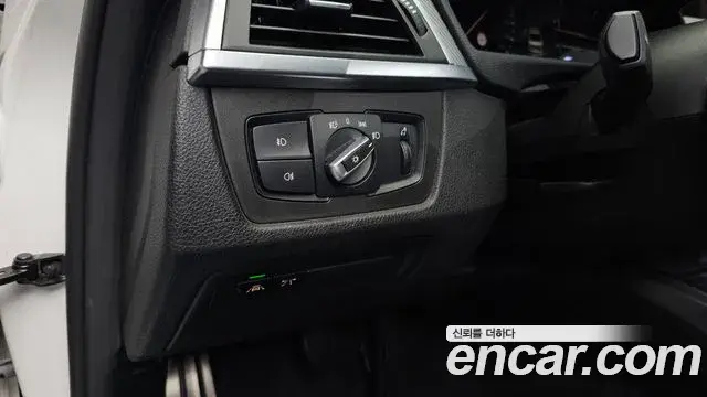 BMW 3 Series 2018 — Şəkil 16/33