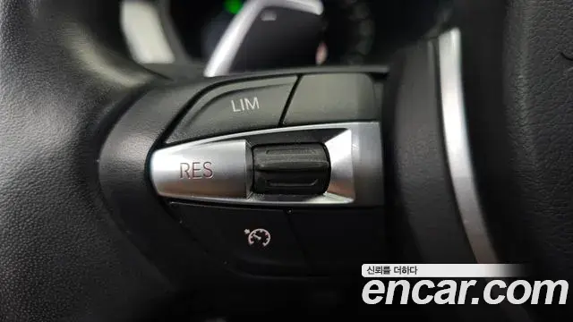 BMW 3 Series 2018 — Şəkil 15/33