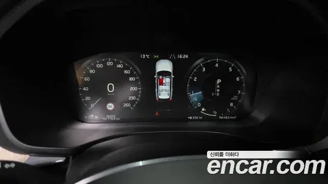 Volvo XC60 2018 — ფოტო 11/20