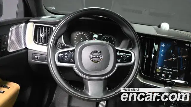 Volvo XC60 2018 — ფოტო 20/20