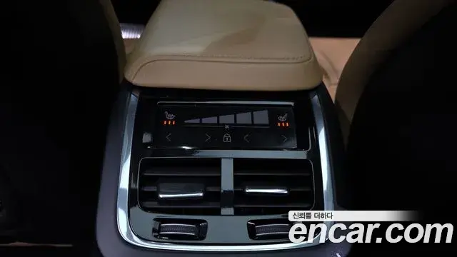 Volvo XC60 2018 — ფოტო 1/20