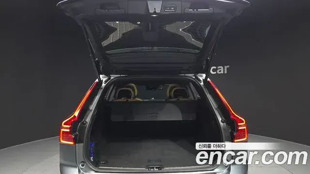 Volvo XC60 2018 — ფოტო 12/20